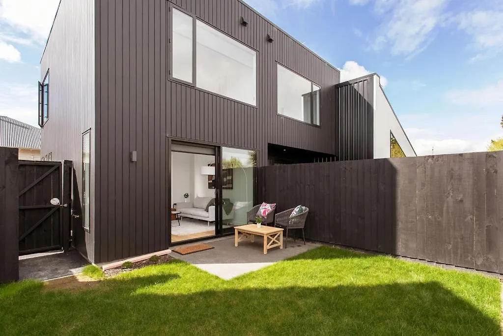 Quirky New Stylish Free Park Apartment Christchurch New Zealand