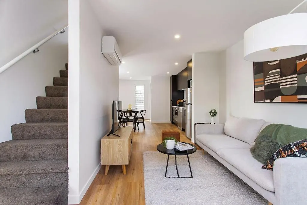 Quirky New Stylish Free Park Apartment Christchurch